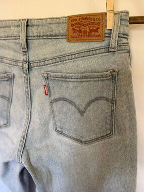 Levi’s 712 Slim Light Wash Jeans Size 26 Mid Rise Classic Stretch Denim